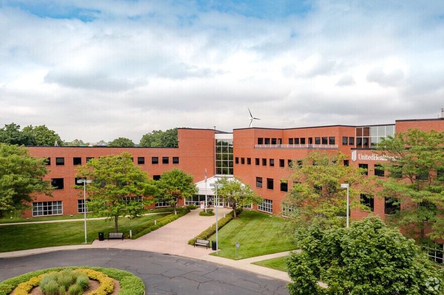 More Photos Of 475 Kilvert St, Warwick Office For Lease