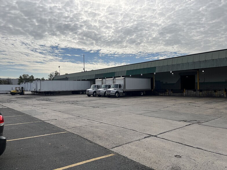 More Photos Of 160 E Essex Ave, Avenel Warehouse For Lease