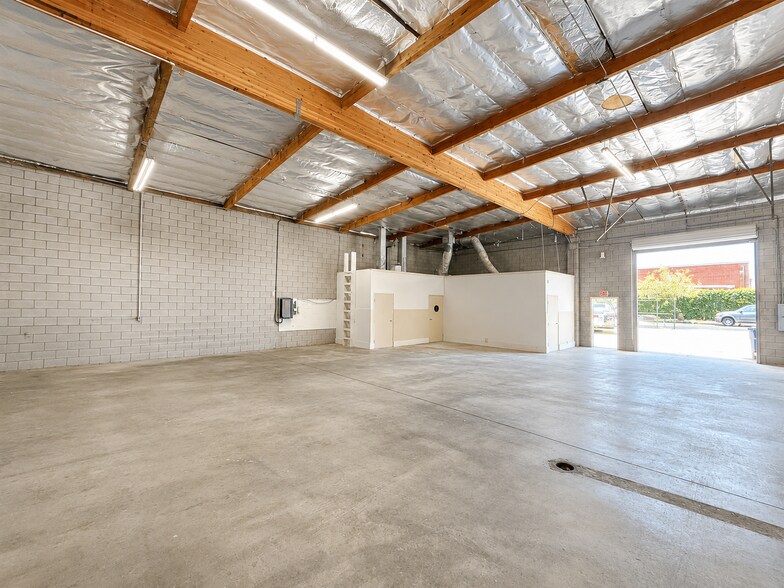 More Photos Of 12555 Branford St, Pacoima Warehouse For Lease