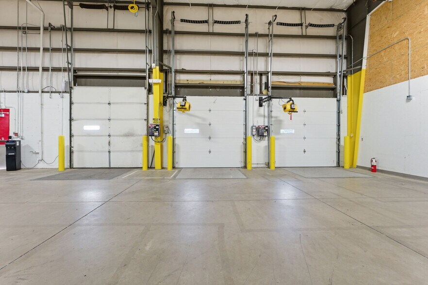 More Photos Of 324 Industrial Park Rd, Franklin Manufacturing For Lease