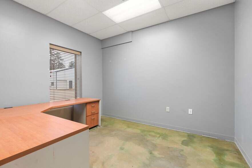 More Photos Of 2200 Sciaaca Rd, Spring Office For Sale