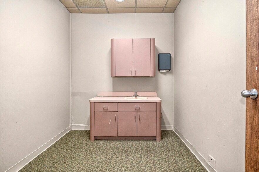More Photos Of 5245 Schaefer Rd, Dearborn Medical For Sale