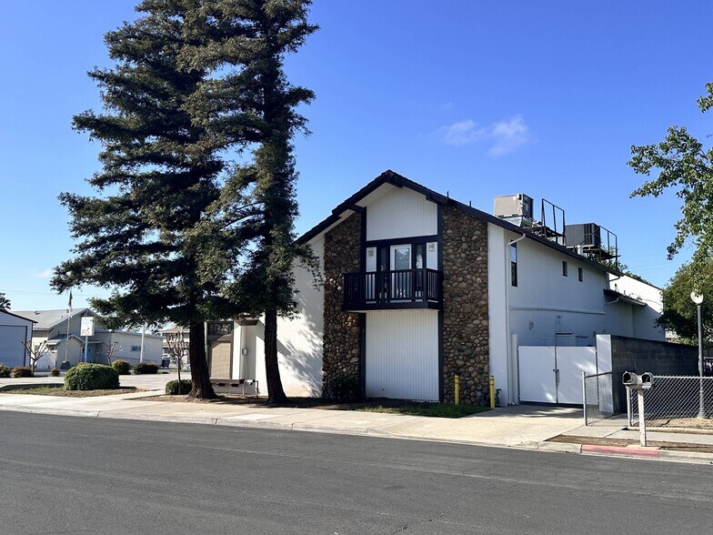 More Photos Of 1205 11th St, Reedley Storefront For Sale