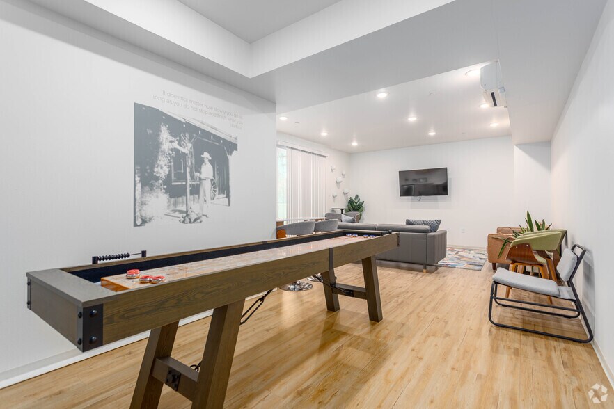 More Photos Of 3046 17th Ave W, Seattle Apartments For Lease