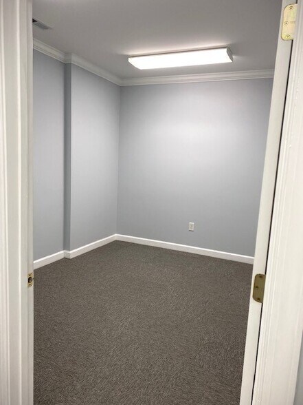 More Photos Of 8402 Six Forks Rd, Raleigh Office For Lease