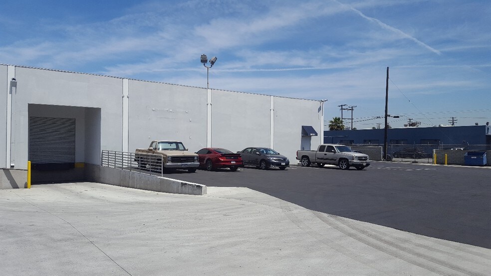 More Photos Of 13020 Yukon Ave, Hawthorne Warehouse For Lease