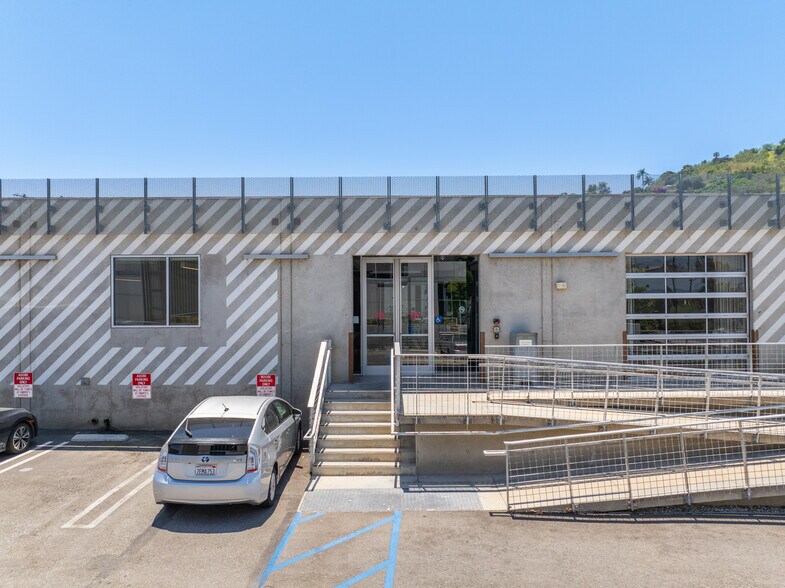 More Photos Of 3640 Holdrege Ave, Los Angeles Loft Creative Space For Lease
