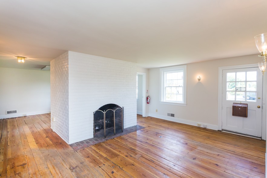 More Photos Of 2800 Princess Anne St, Fredericksburg Loft Creative Space For Sale