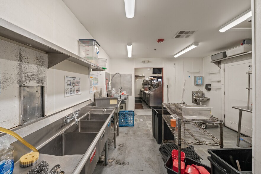 More Photos Of 3107-3111 Gillham Rd, Kansas City Storefront Retail Office For Sale