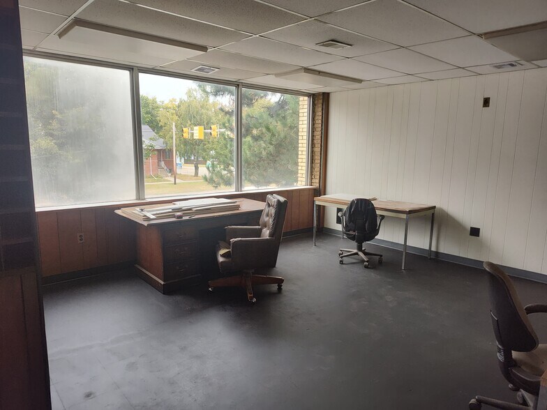 More Photos Of 71 W Walton Blvd, Pontiac Industrial For Sale