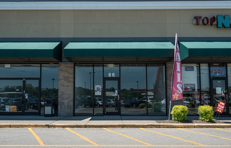 More Photos Of 74-112 Dover Crossing Rd, Clarksville General Retail For Lease