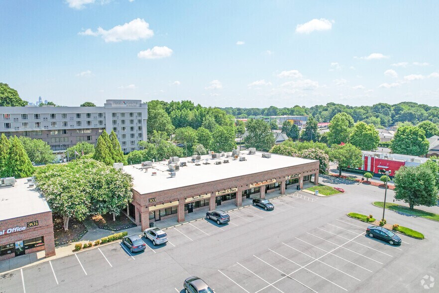 More Photos Of 301-303 E Woodlawn Rd, Charlotte Unknown For Lease