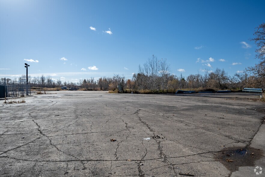 More Photos Of 236 S 2nd St, Butternut Distribution For Lease