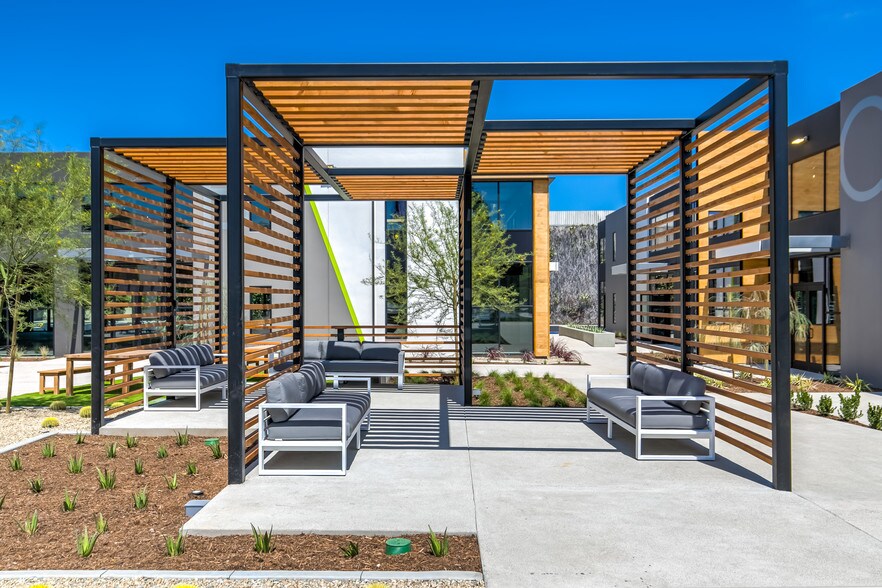 More Photos Of 660 W Baker St, Costa Mesa Unknown For Lease