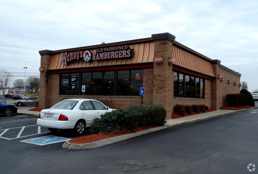 More Photos Of 2240 N Charles G Seivers Blvd, Clinton Fast Food For Lease