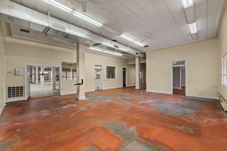 More Photos Of 135 E Cevallos St, San Antonio Manufacturing For Lease