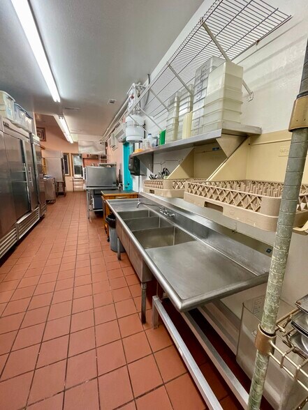 More Photos Of 25202 Island Pines Dr, Waves Restaurant For Sale