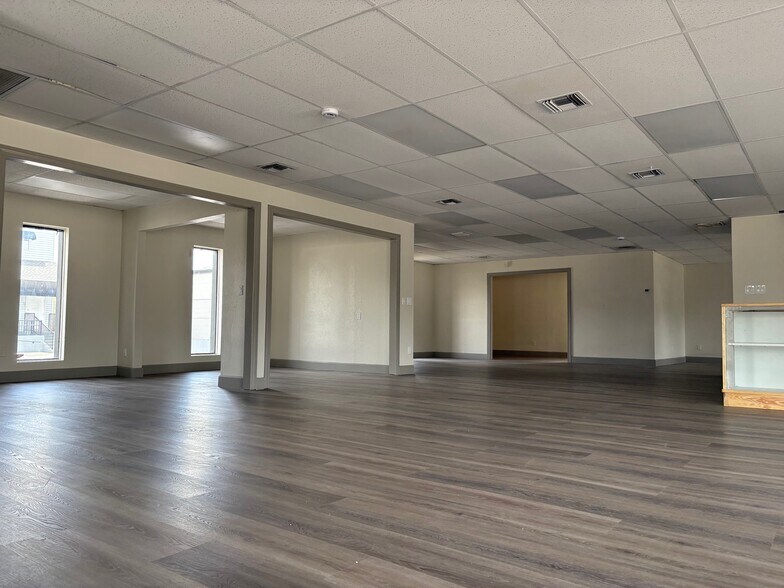 More Photos Of 5897 Memorial Hwy, Tampa Storefront Retail Office For Lease