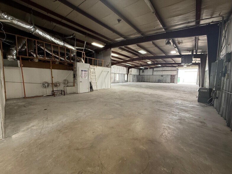 More Photos Of 7700 Melrose Ln, Oklahoma City Unknown For Lease