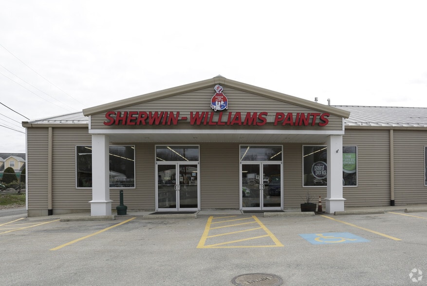 Primary Photo Of 175 Elm St, Salisbury Freestanding For Lease