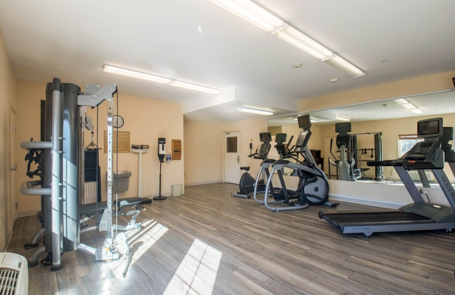 More Photos Of 233 Grand Valley Way, Parachute Hotel For Sale