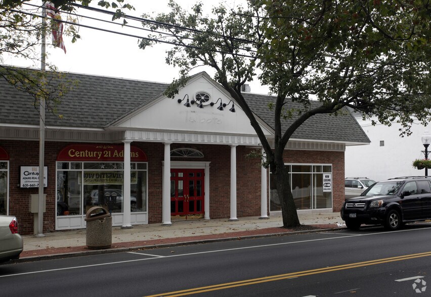 More Photos Of 72 E Main St, Babylon Storefront For Lease