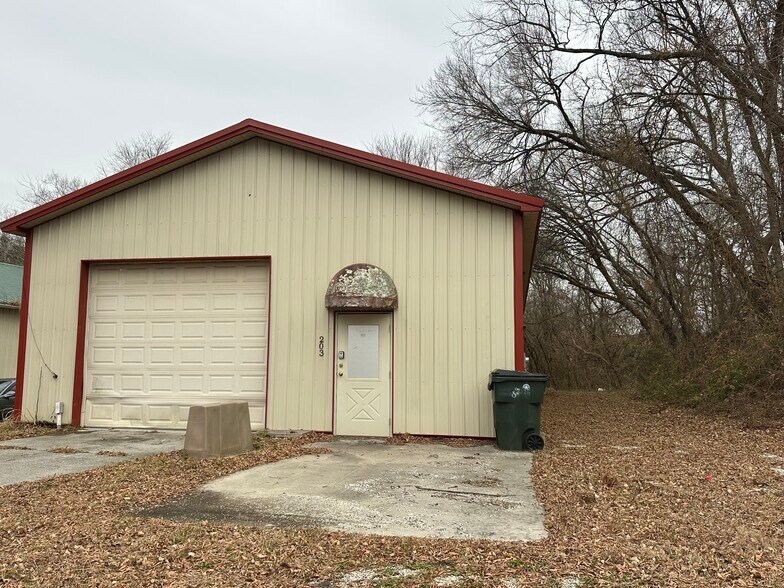 Primary Photo Of 203 E Harrison St, Salisbury Specialty For Lease