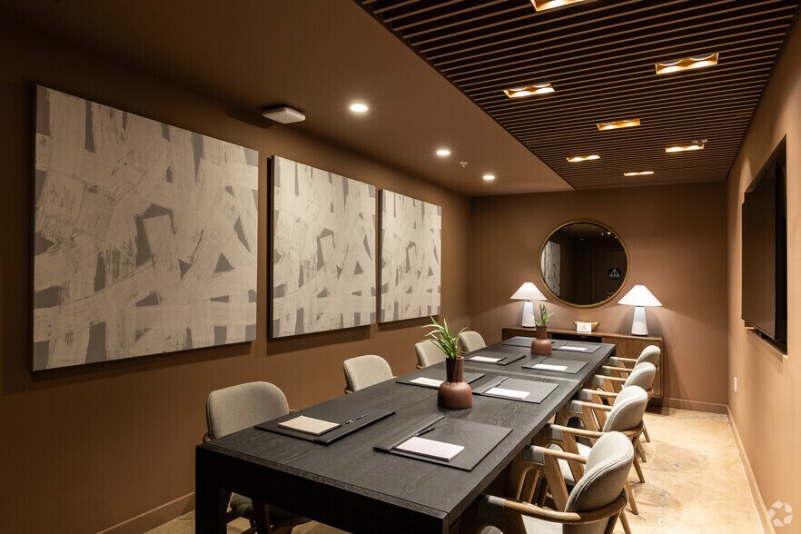 More Photos Of 701 S Hill St, Los Angeles Hospitality For Sale