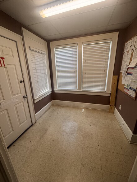 More Photos Of 1421 N Limestone St, Gaffney Office For Sale