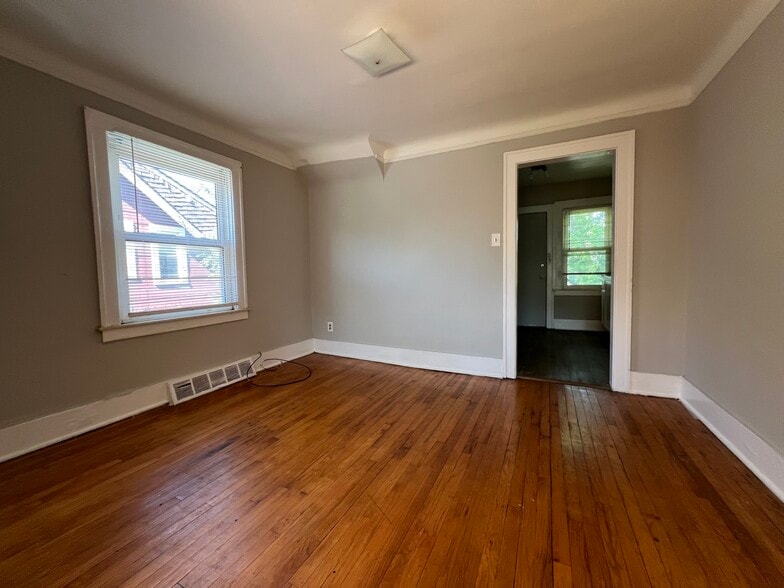 More Photos Of 12048 Meyers Rd, Detroit Multifamily For Sale