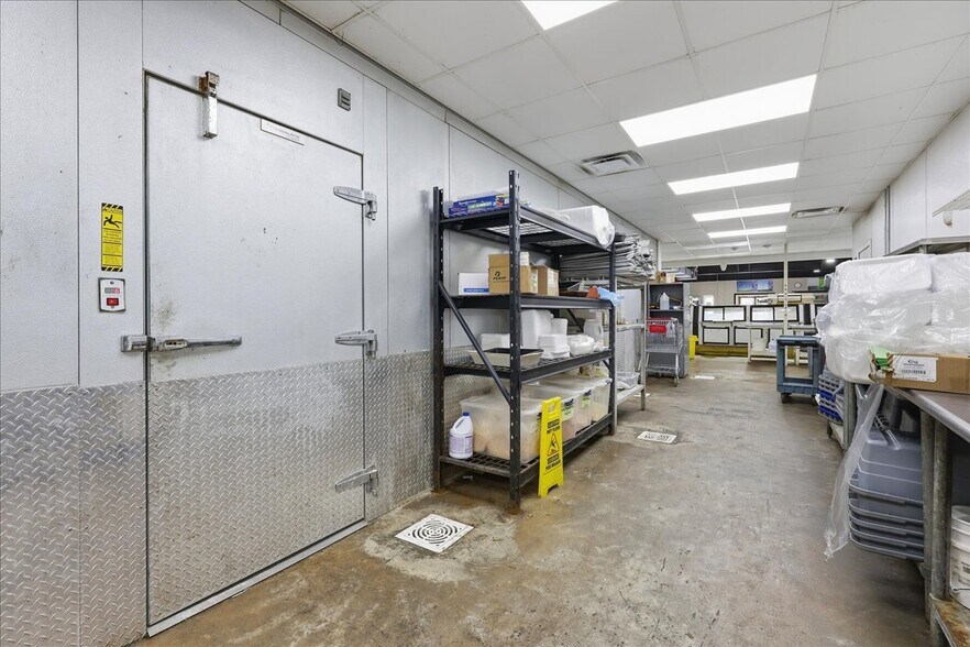 More Photos Of 3720 W Park Ave, Orange Flex For Sale