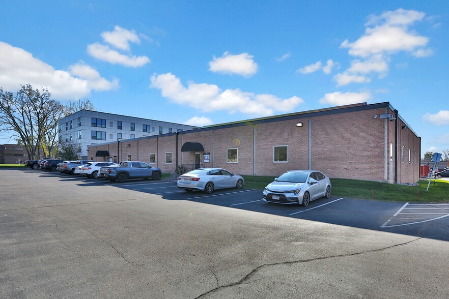 More Photos Of 4200-4250 76th St W, Edina Light Distribution For Sale