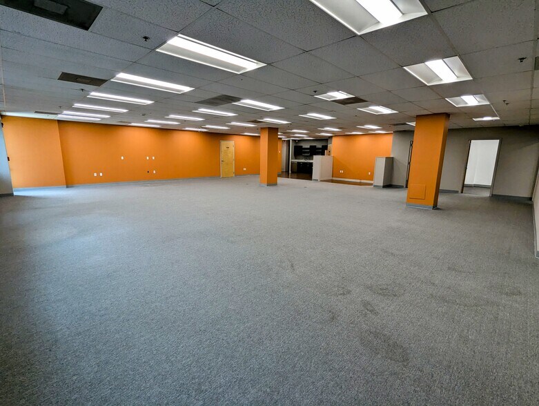 More Photos Of 20 New Plant Ct, Owings Mills Office For Lease