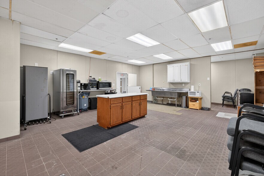 More Photos Of 3005 Lenora Church Rd, Snellville Office For Sale