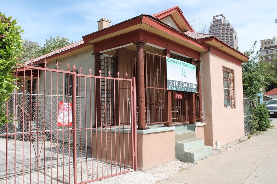 More Photos Of 233 W Travis St, San Antonio Storefront Retail Office For Lease