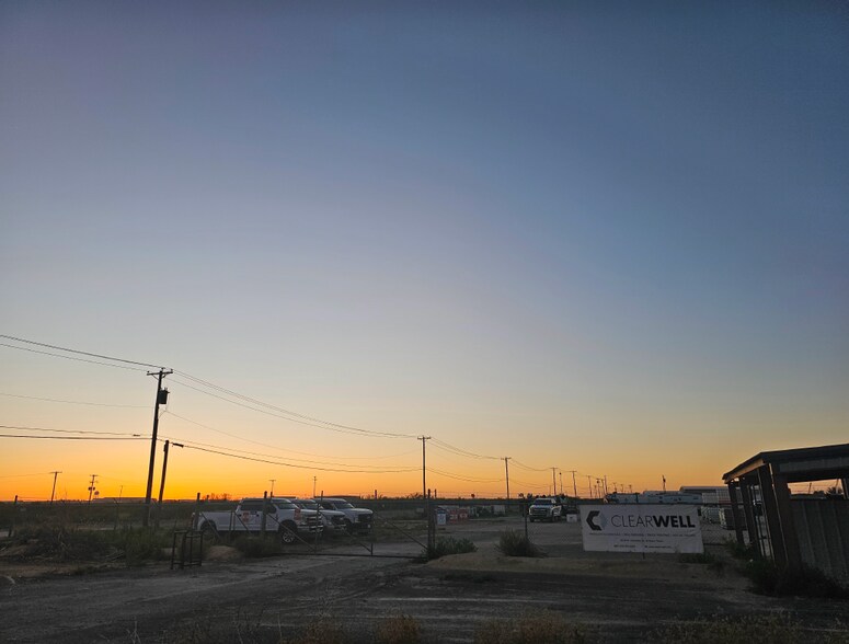More Photos Of 8316 W I-20, Midland Warehouse For Lease
