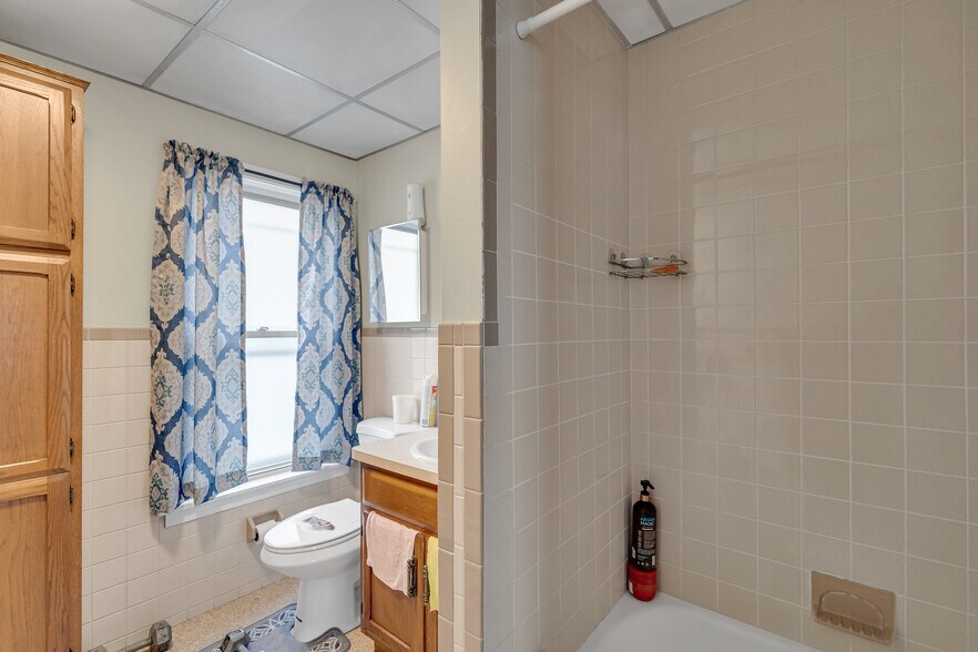 More Photos Of 161 High St, Taunton Office Residential For Sale
