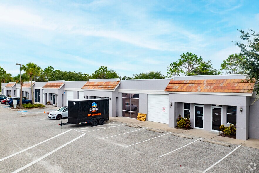 More Photos Of 7353 International Pl, Sarasota Light Distribution For Sale