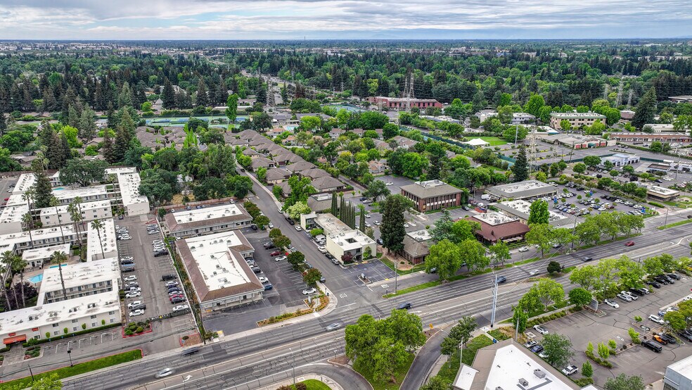 More Photos Of 2398 Fair Oaks Blvd, Sacramento Office For Sale