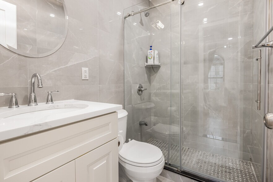 More Photos Of 450 W 44th St, New York Apartments For Sale