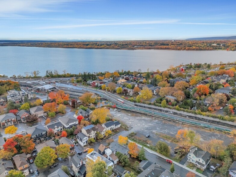 More Photos Of 399 Winston Av, Ottawa Apartments For Lease