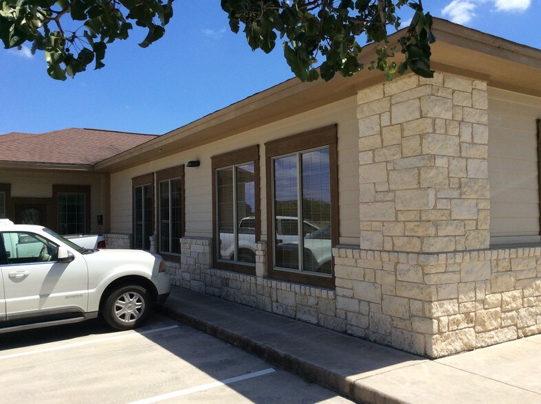 More Photos Of 1911 Corporate Dr, San Marcos Office For Sale