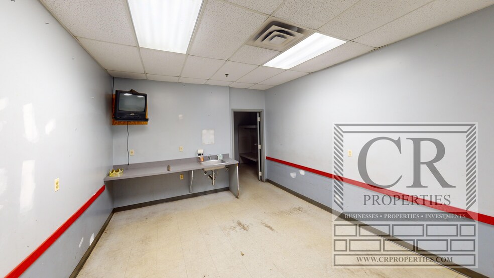 More Photos Of 2934 US Route 9W, New Windsor Township Auto Dealership For Sale