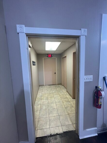 More Photos Of 522 S Main St, Elkhart Storefront Retail Residential For Lease