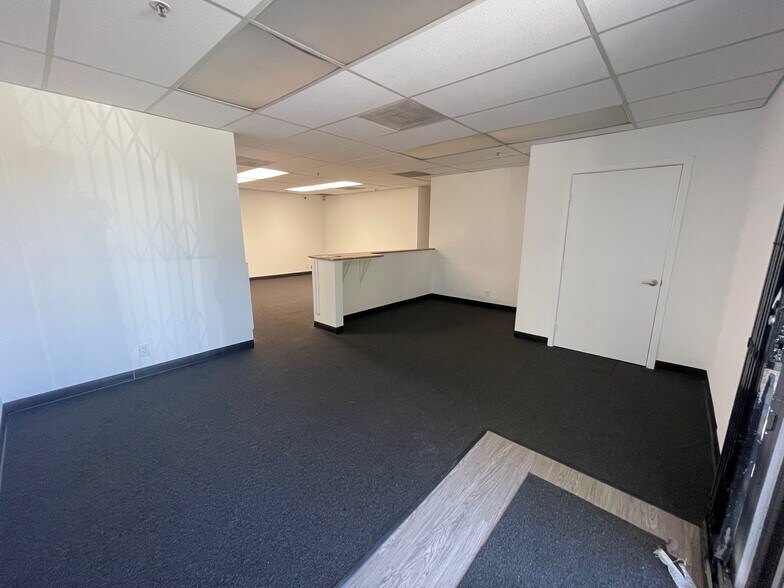 More Photos Of 19428-19434 Business Center Dr, Northridge Warehouse For Lease