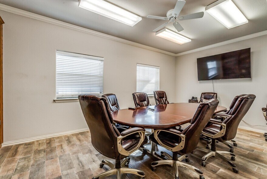 More Photos Of 520 Tradeway Dr, Mineral Wells Warehouse For Sale