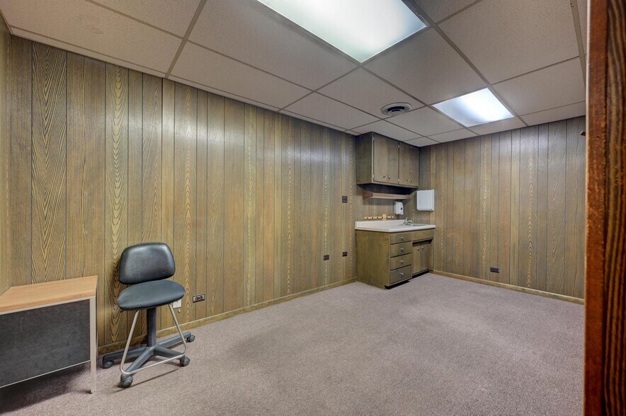 More Photos Of 15437 Broadway Ave, Harvey Medical For Sale