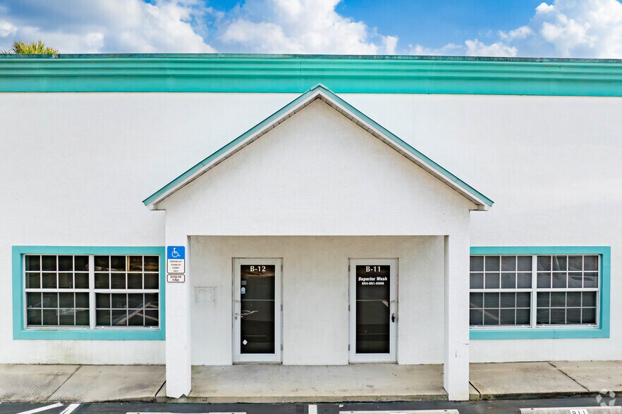 More Photos Of 3560 Work Dr, Fort Myers Warehouse For Lease