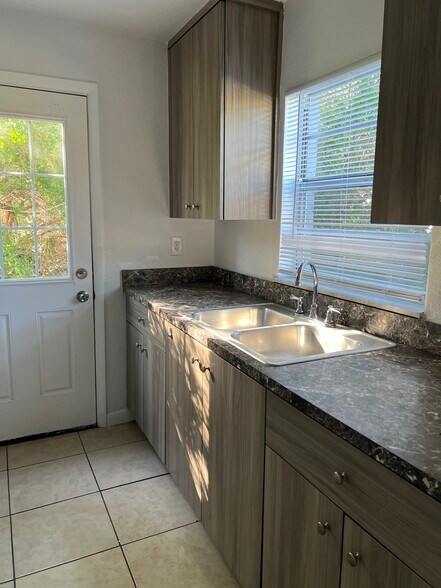 More Photos Of 1830 S Palmetto Ave, Daytona Beach Apartments For Sale