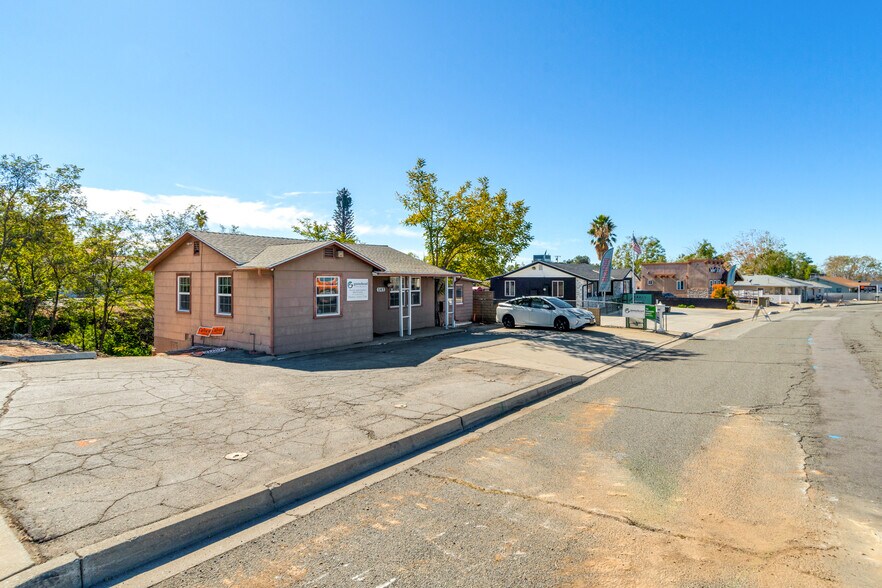 More Photos Of 543 W County Line Rd, Calimesa Office Residential For Lease